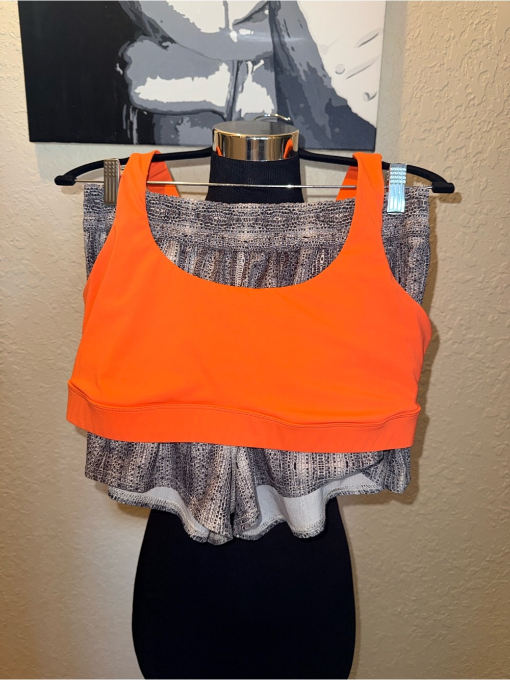 Vuori Sports Bra XL + Vuori Running Shorts L - Preloved Condition 🧡🩶